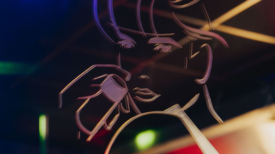 Neonlicht in de club van Amnesia Antwerpen.